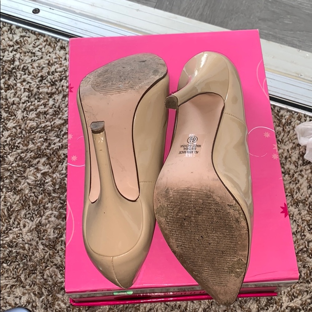 Been worn - Picture 3 of 3